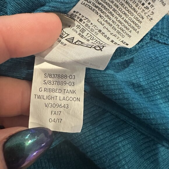 GapFit Lot Of 3 Ribbed Tank Tops Sz Large Pink Turquoise Wine Racerback Athletic - Picture 7 of 8